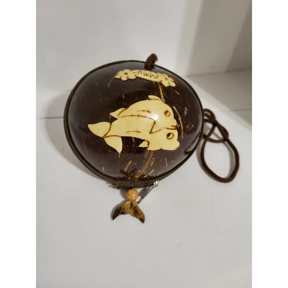 VINTAGE HAWAII HAND CRAFTED COCONUT SHELL PURSE LINED PUKA SHELLS